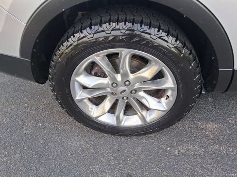 Used 2013 Ford Explorer XLT FWD image 18