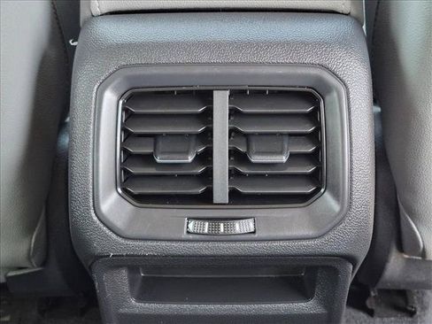 Used 2023 Volkswagen Taos SE FWD image 16