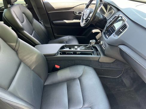 Used 2020 Volvo XC90 T5 Momentum w/ Protection Package Premier image 14
