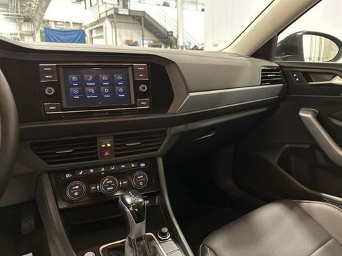 Used 2024 Volkswagen Jetta SE image 21