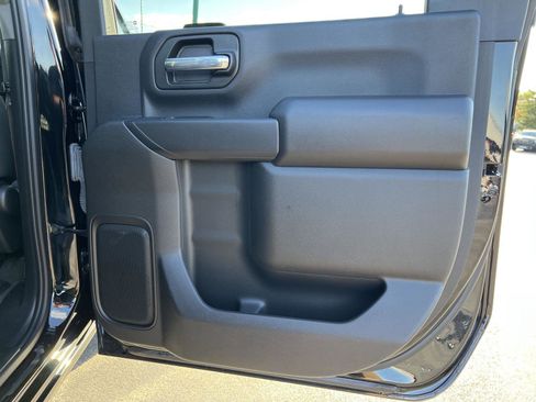 Used 2023 Chevrolet Silverado 2500 Custom w/ Custom Value Package image 18