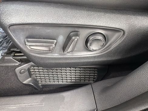 Used 2023 Toyota Sienna XSE image 11