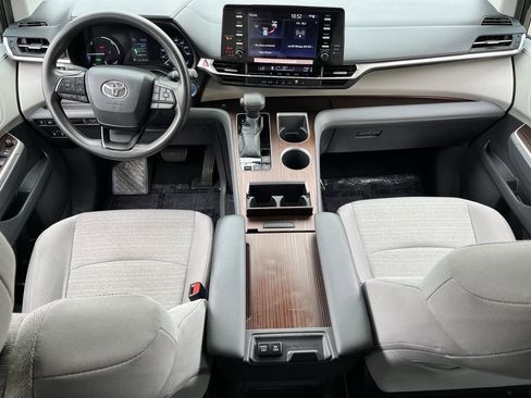 Used 2022 Toyota Sienna LE FWD image 9