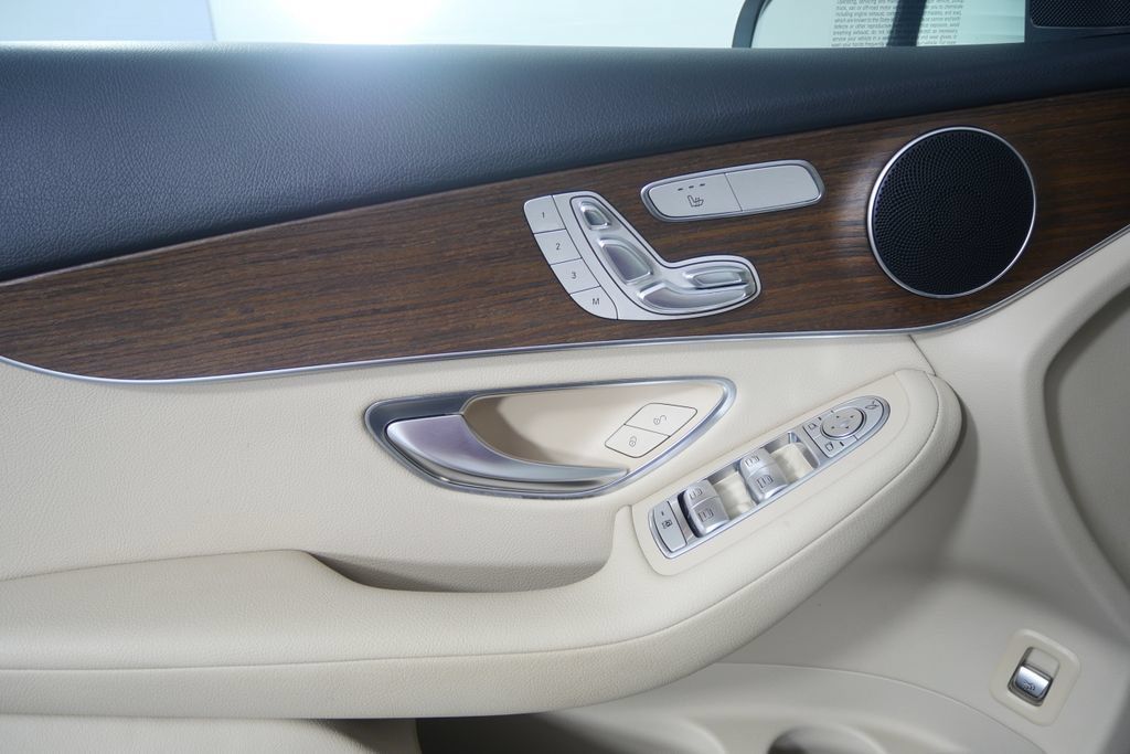 Used 2021 Mercedes-Benz GLC 300 4MATIC image 8