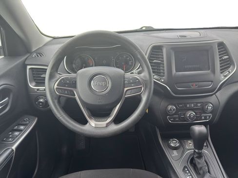 Used 2019 Jeep Cherokee Latitude w/ Popular Appearance Group AWD/4WD image 9