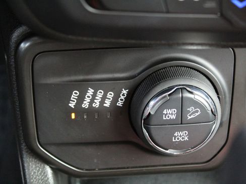 Used 2022 Jeep Renegade Trailhawk image 22