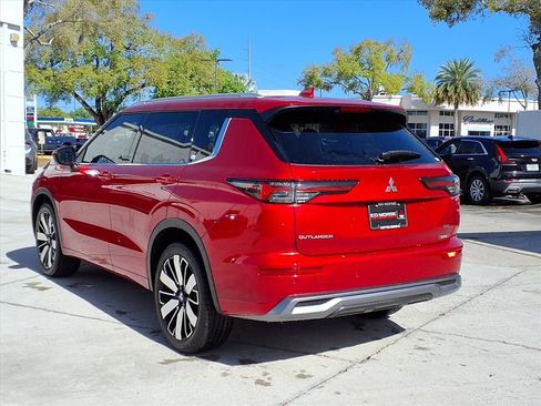 Used 2026 Mitsubishi Outlander SEL FWD image 3