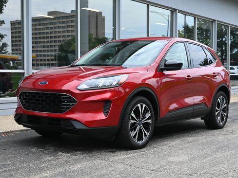 Used 2022 Ford Escape SE w/ SE Sport Appearance Package AWD/4WD image 1