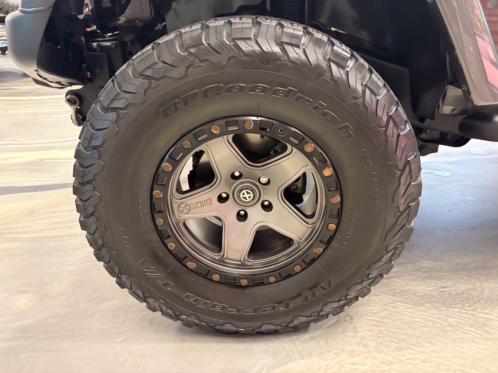 Used 2016 Jeep Wrangler Unlimited Rubicon w/ Connectivity Group AWD/4WD image 23