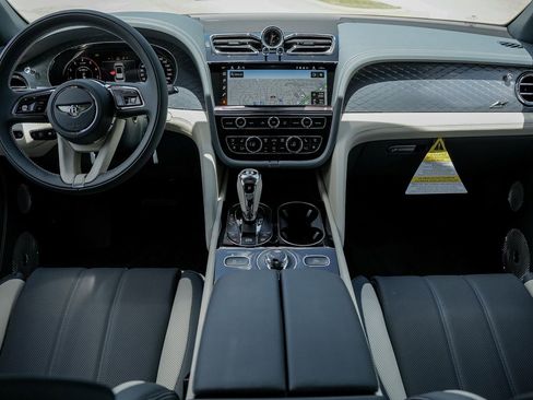 New 2025 Bentley Bentayga image 4