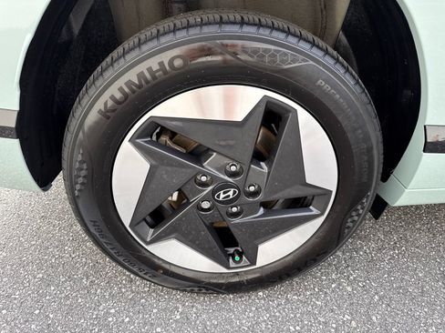 Certified 2025 Hyundai Kona Limited FWD image 10