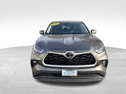 Used 2022 Toyota Highlander LE image 4