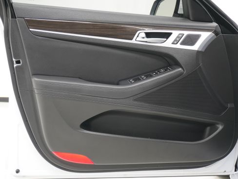 Used 2018 Genesis G80 3.8 RWD image 14