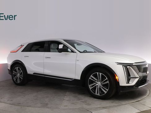 Used 2024 Cadillac Lyriq Luxury w/ LPO, Floor Liner Package AWD/4WD image 14