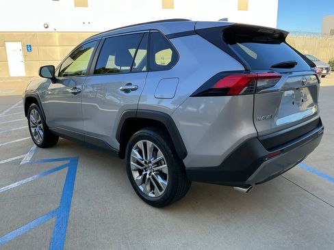 Used 2021 Toyota RAV4 Limited AWD/4WD image 8