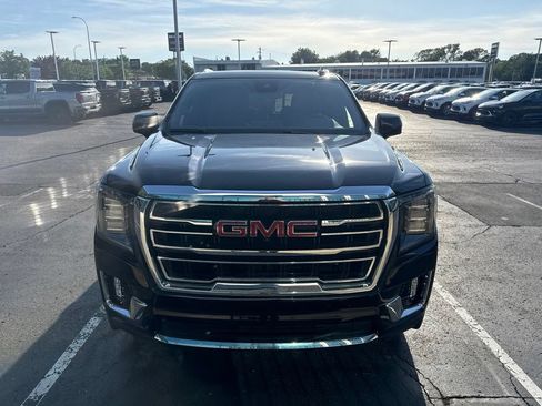 Used 2023 GMC Yukon SLT w/ SLT Premium Package AWD/4WD image 3