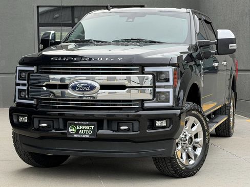 Used 2019 Ford F250 Lariat w/ Lariat Ultimate Package AWD/4WD image 3