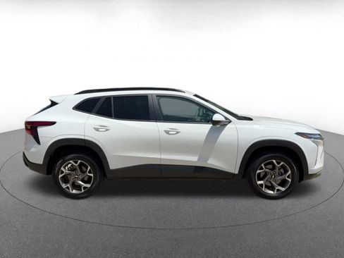 Used 2025 Chevrolet Trax LT FWD image 16