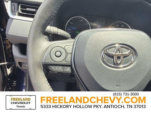 Used 2021 Toyota RAV4 XLE Premium AWD/4WD image 27