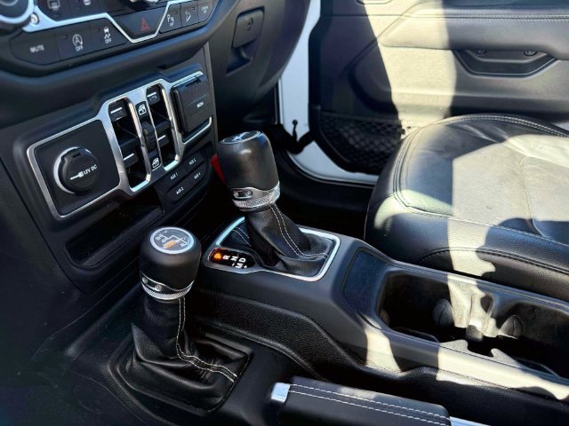 Used 2019 Jeep Wrangler Unlimited Sahara AWD/4WD image 30