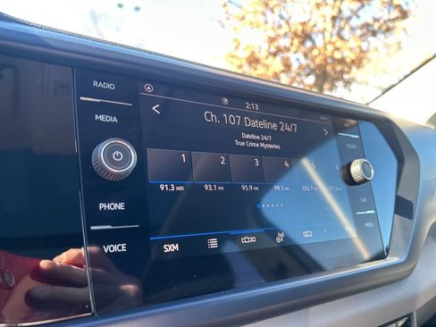 Used 2023 Volkswagen Taos SE w/ Panoramic Sunroof Package image 15