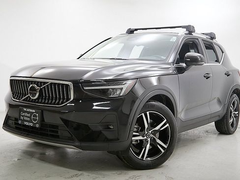 Certified 2023 Volvo XC40 B5 Plus image 2