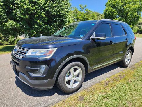Used 2016 Ford Explorer XLT w/ Equipment Group 202A AWD/4WD image 2