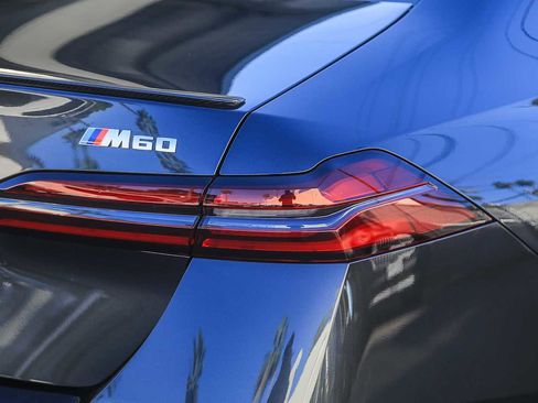 Used 2025 BMW i5 M60 w/ Executive Package image 7