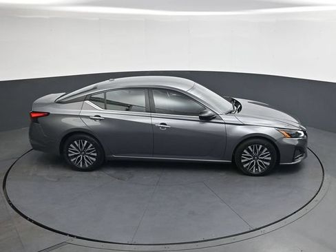 Used 2025 Nissan Altima 2.5 SV FWD image 23