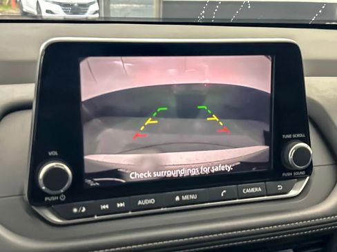 Used 2025 Nissan Rogue SV FWD image 18