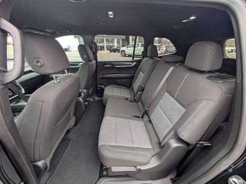 Used 2025 GMC Acadia Elevation image 29