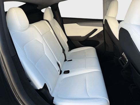 Used 2026 Tesla Model Y Long Range AWD/4WD image 24