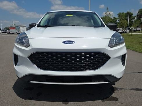 Used 2020 Ford Escape SE FWD image 3