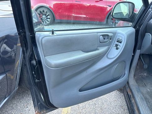 Used 2005 Dodge Grand Caravan SXT FWD image 11