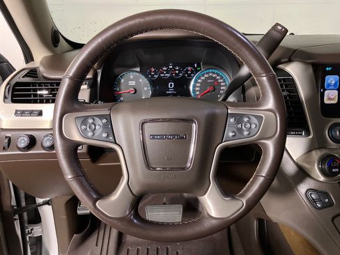 Used 2020 GMC Yukon Denali w/ Denali Premium Package image 16