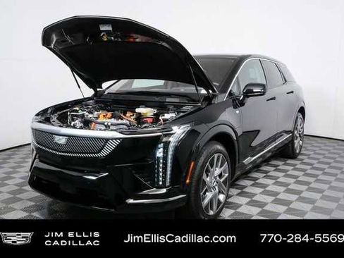 Certified 2025 Cadillac Optiq Luxury 2 w/ LPO, Floor Liner Package image 32