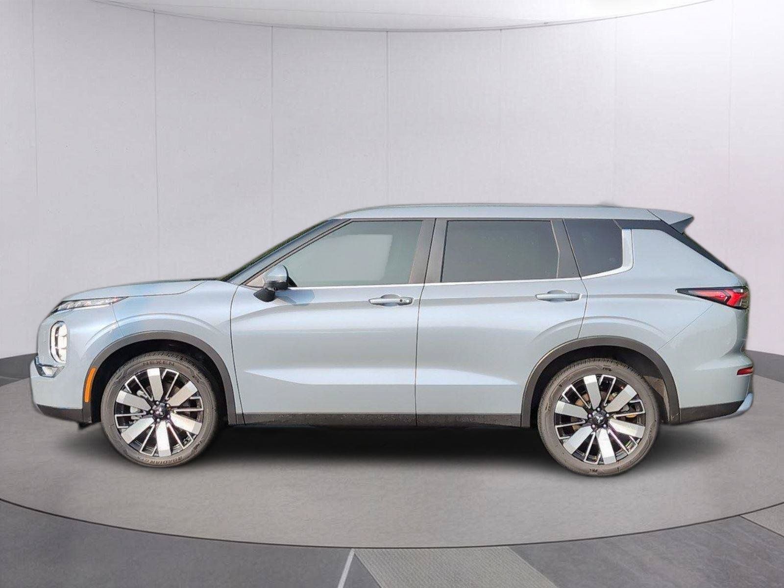 Used 2026 Mitsubishi Outlander SE AWD/4WD image 2