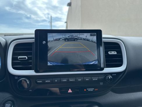 Used 2023 Hyundai Venue Limited FWD image 44