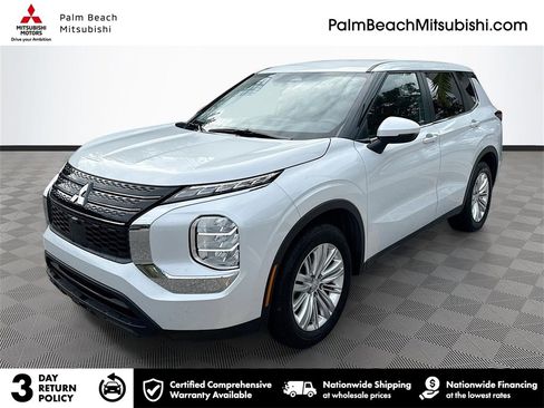 Used 2024 Mitsubishi Outlander ES image 1