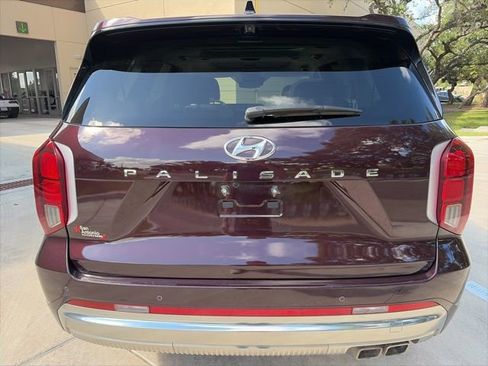 Used 2024 Hyundai Palisade Calligraphy FWD image 3
