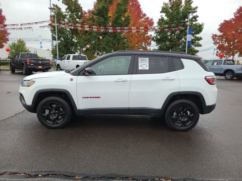 Used 2023 Jeep Compass Trailhawk image 11