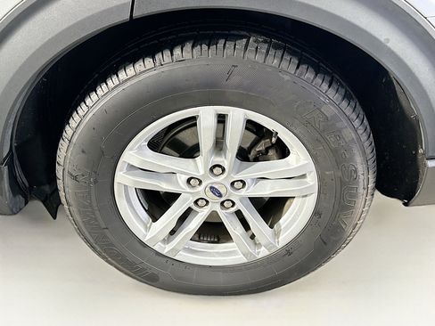 Used 2024 Ford Explorer XLT w/ Equipment Group 202A image 11