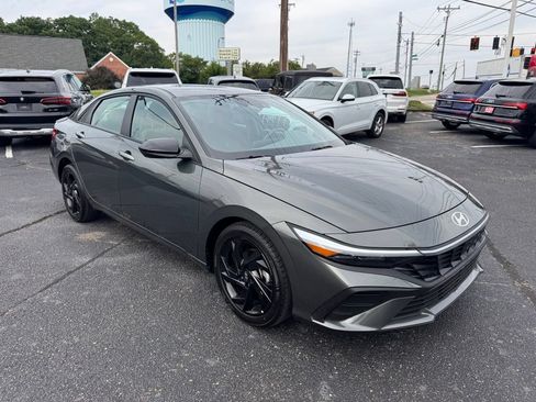 Used 2026 Hyundai Elantra Sport FWD image 4