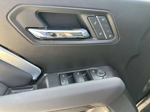 Used 2025 Chevrolet Colorado Z71 w/ Z71 Convenience Package 2 AWD/4WD image 17