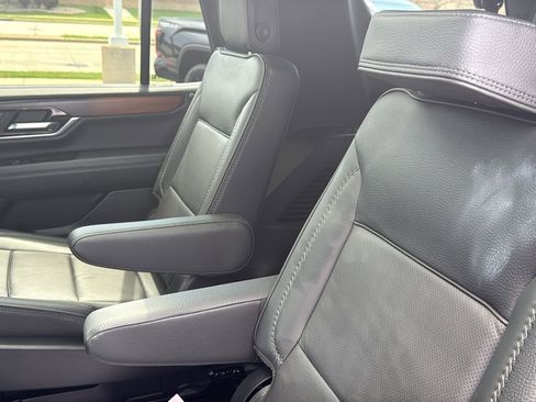 Used 2025 GMC Yukon Denali w/ Sun & Power Step Package AWD/4WD image 21