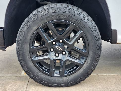 Used 2024 Chevrolet Silverado 1500 Custom Trail Boss w/ LPO, Dark Essentials Package AWD/4WD image 12