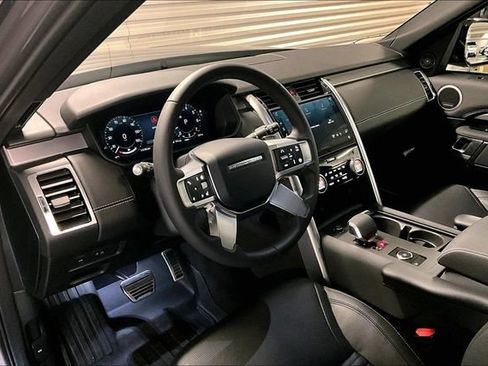 Certified 2025 Land Rover Discovery Dynamic SE AWD/4WD image 24