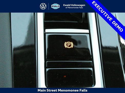 Certified 2025 Volkswagen Atlas SE image 18