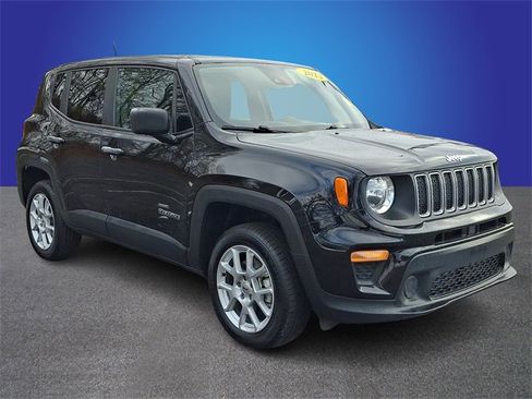 Used 2023 Jeep Renegade Latitude image 3