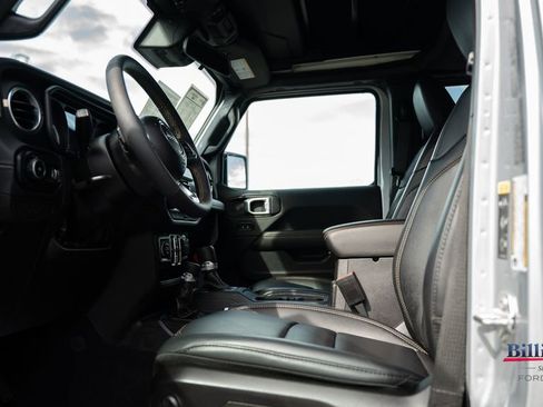 Used 2024 Jeep Wrangler Sahara image 10